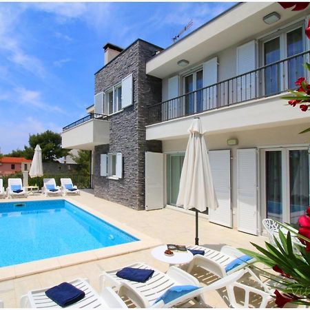Apartments Nika Primosten Luaran gambar